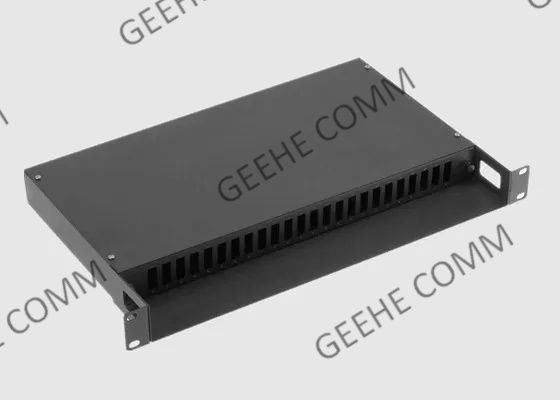 Lo scaffale ha montato 24 quadri d'interconnessione a fibra ottica del centro FC ODF 3U