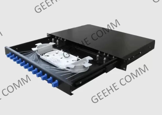 Lo scaffale ha montato 24 quadri d'interconnessione a fibra ottica del centro FC ODF 3U