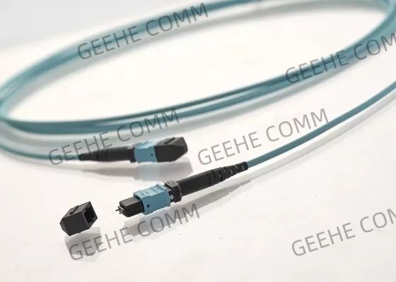 Un maschio dei 12 centri al cavo a fibre ottiche femminile di LSZH OM3 MPO